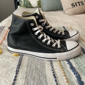 BLACK LEATHER CONVERSE 🖤🐝🐞🦓